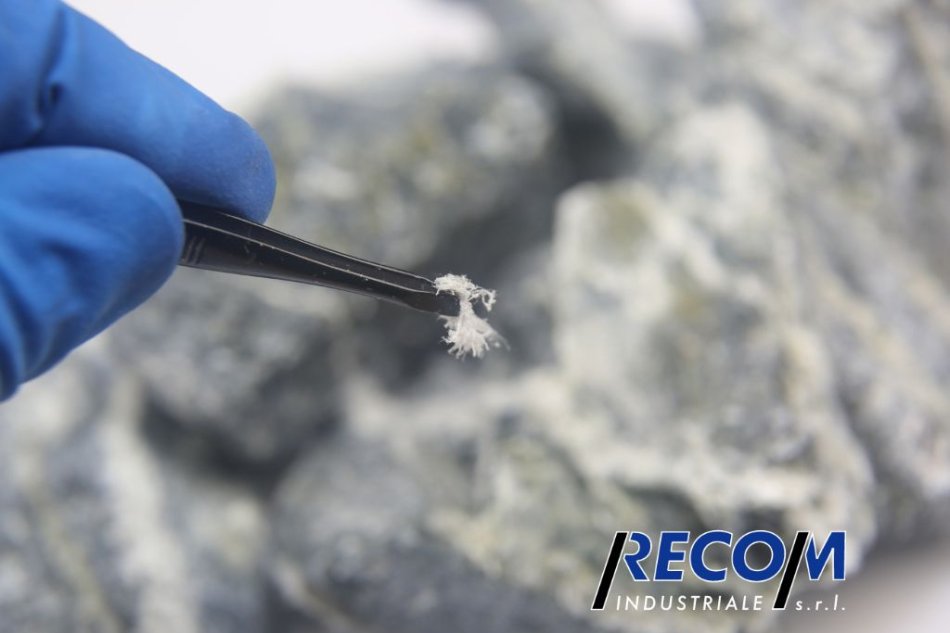 Normativa amianto aggiornata: cosa prevede il D.Lgs. 213/2025 su campionamento, analisi ed esposizione